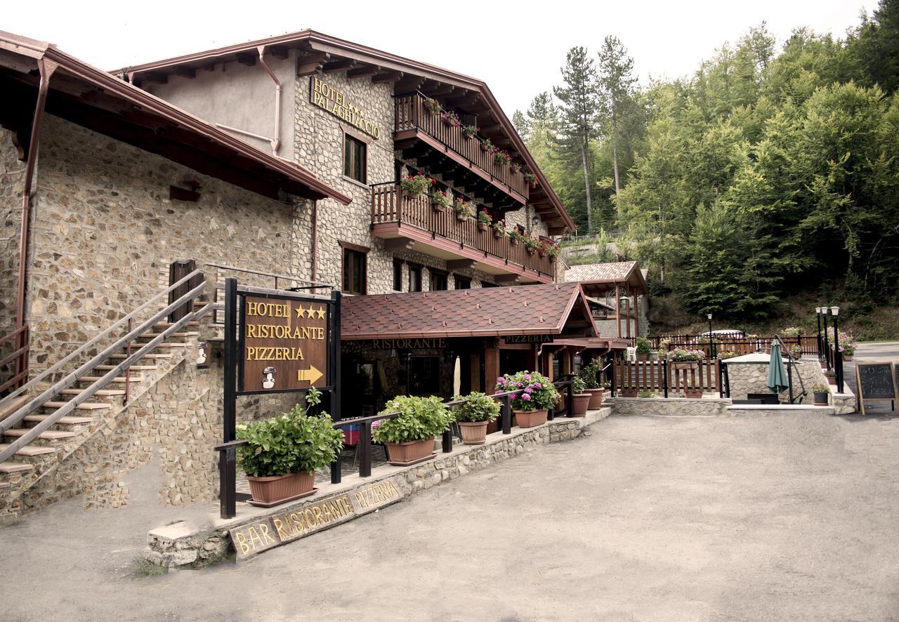 Hotel Palaghiaccio Cotronei Exterior photo